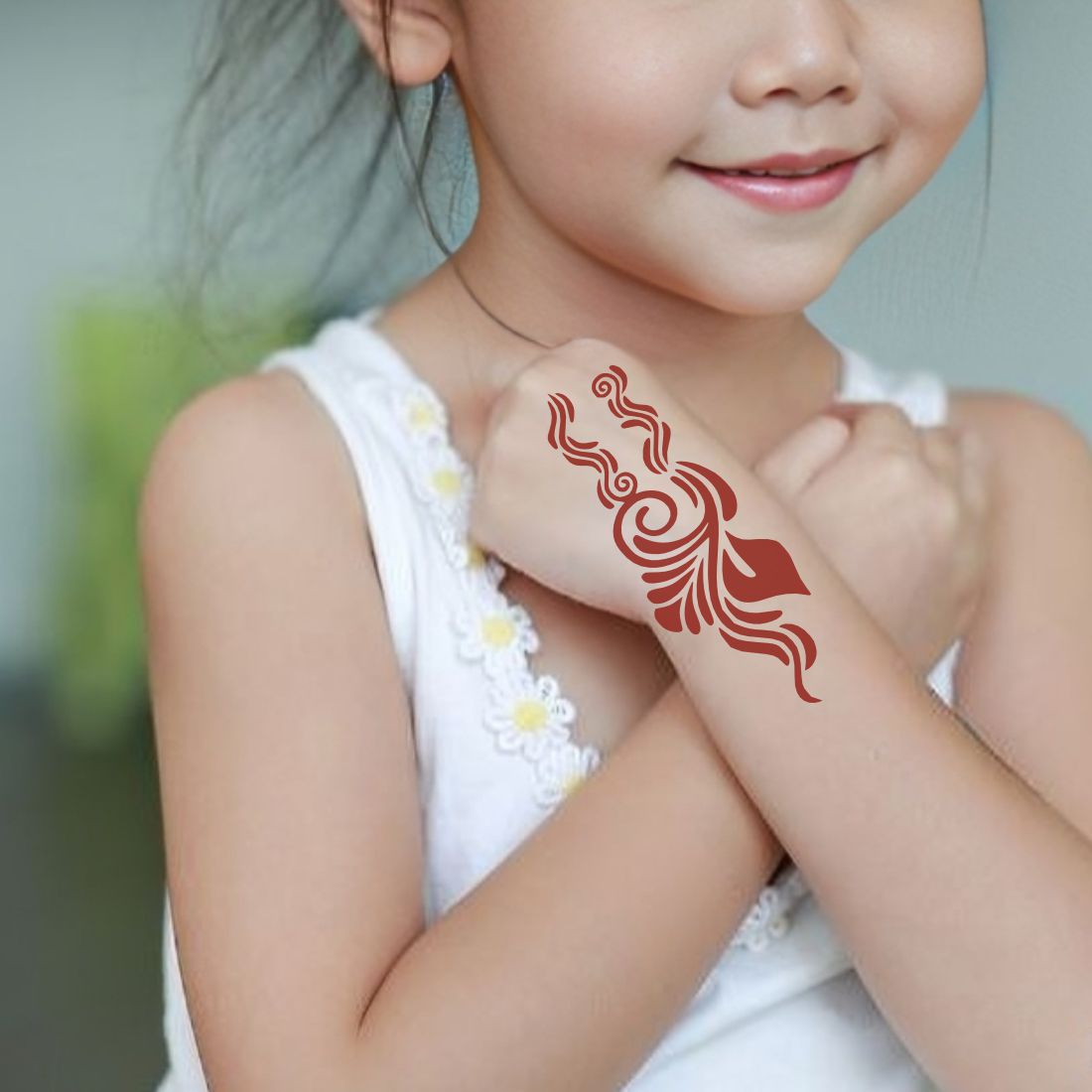 Traditional Look Mehndi Drawing Aid With Kid-Friendly Instructions