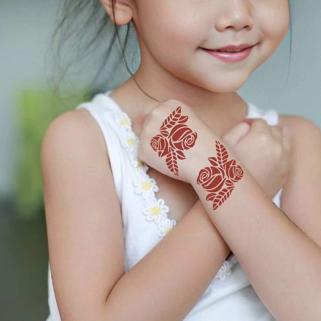 Compact and Travel-Friendly Mehndi Stencil Templates for Quick Styling